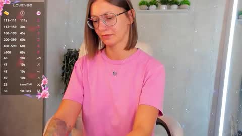 Snapshot of denise_halle chatting on September 13, 12:54 am Elina online show from September 13, 12:54 am