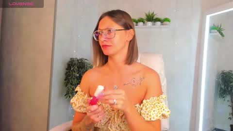 Snapshot of denise_halle chatting on September 15, 12:10 am Elina online show from September 15, 12:10 am