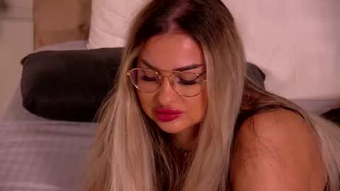 Ela online show from February 5, 9:52 pm