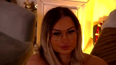 Ela online show from May 26, 11:01 pm