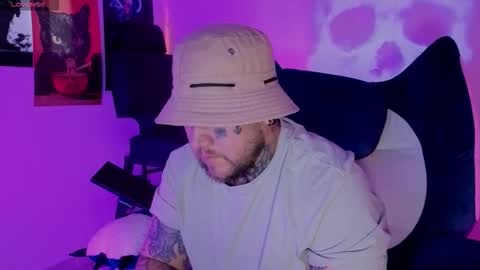 Snapshot of denjig chatting on November 6, 2:45 am Oliver online show from November 6, 2:45 am