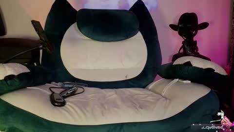 Snapshot of denjig chatting on November 8, 1:06 am Oliver online show from November 8, 1:06 am