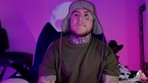 Snapshot of denjig chatting on November 10, 12:53 am Oliver online show from November 10, 12:53 am