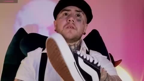 Snapshot of denjig chatting on November 12, 3:29 am Oliver online show from November 12, 3:29 am