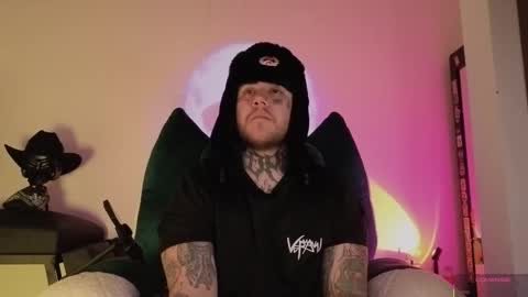 Snapshot of denjig chatting on November 18, 3:45 am Oliver online show from November 18, 3:45 am