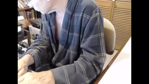 Snapshot of denn_jett chatting on January 16, 10:32 am Den Jet online show from January 16, 10:32 am