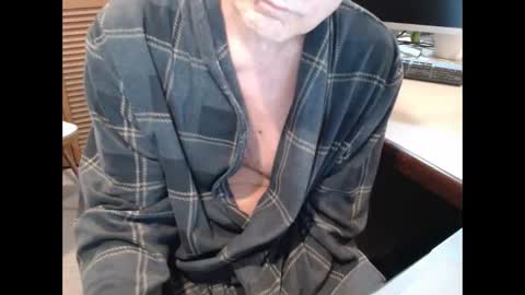 Snapshot of denn_jett chatting on January 26, 11:39 am Den Jet online show from January 26, 11:39 am