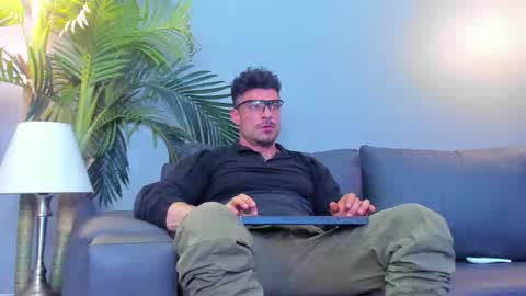 Snapshot of dennis_cox_ chatting on October 12, 11:37 pm dennis_cox_ online show from October 12, 11:37 pm