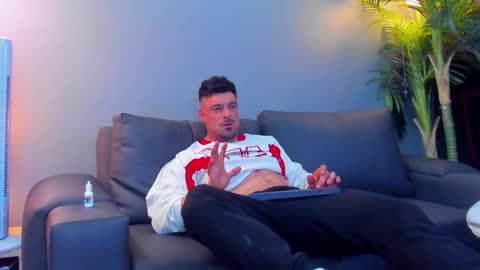 Snapshot of dennis_cox_ chatting on October 15, 2:55 am dennis_cox_ online show from October 15, 2:55 am