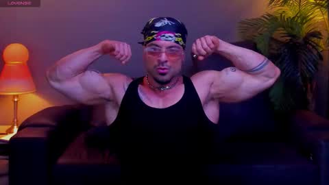 Snapshot of dennis_cox_ chatting on November 4, 10:03 am dennis_cox_ online show from November 4, 10:03 am