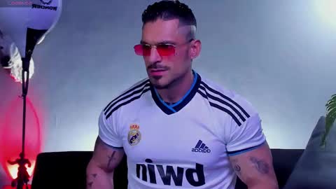 dennis_cox_ online show from January 15, 11:30 pm