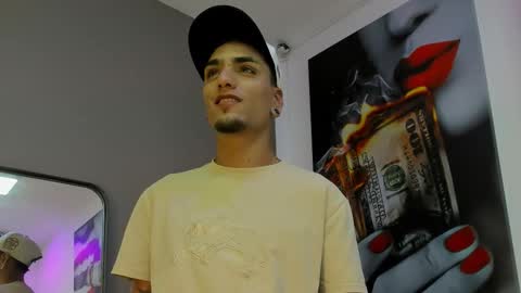 Snapshot of dennis_kinsey chatting on February 14, 7:21 pm Dennis Kinsey online show from February 14, 7:21 pm