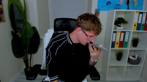 Dennis online show from November 24, 3:34 pm