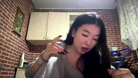 Emma online show from January 14, 2:23 pm