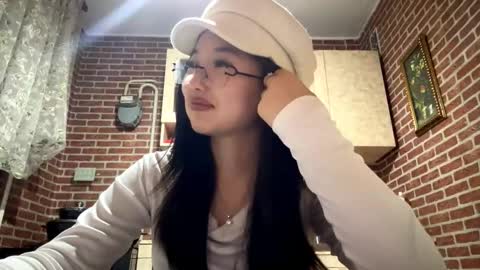 Emma online show from February 17, 3:40 pm