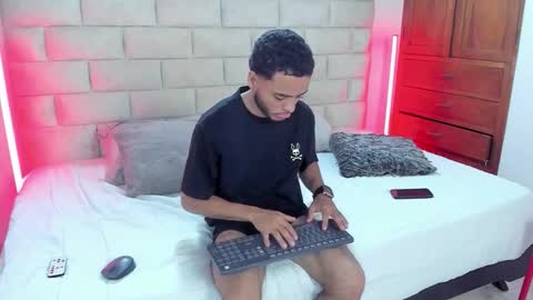 Snapshot of denzelvelez chatting on January 15, 3:11 am David online show from January 15, 3:11 am