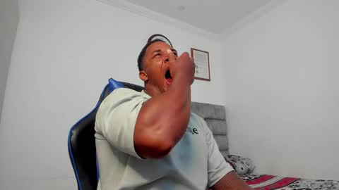 Snapshot of deonjhonson chatting on December 13, 12:53 am deon jhonson online show from December 13, 12:53 am