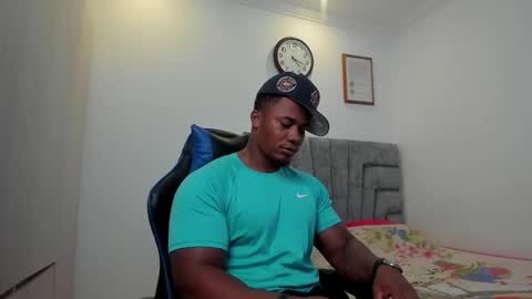 Snapshot of deonjhonson chatting on December 19, 9:17 pm deon jhonson online show from December 19, 9:17 pm