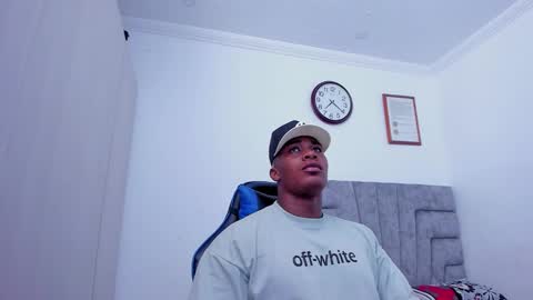 Snapshot of deonjhonson chatting on January 1, 12:21 am deon jhonson online show from January 1, 12:21 am