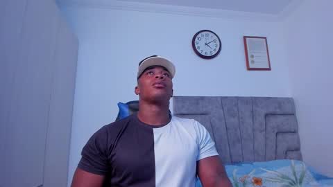 Snapshot of deonjhonson chatting on January 4, 9:09 pm deon jhonson online show from January 4, 9:09 pm