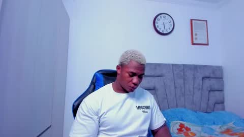 Snapshot of deonjhonson chatting on January 15, 10:27 am deon jhonson online show from January 15, 10:27 am