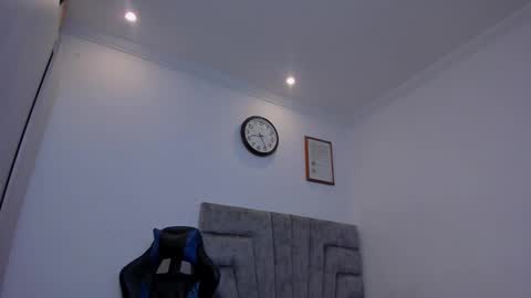 Snapshot of deonjhonson chatting on February 23, 1:24 am deon jhonson online show from February 23, 1:24 am