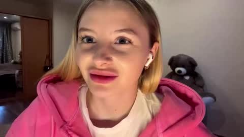 Vi  Victoria online show from October 14, 2:40 pm