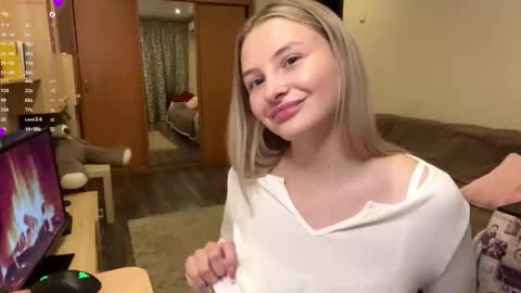 Vi  Victoria online show from November 27, 2:08 pm