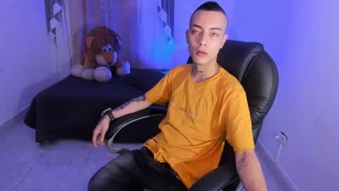 Snapshot of dereck_boyy_ chatting on February 10, 2:04 am Dereck Boy online show from February 10, 2:04 am