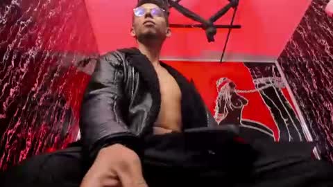 Snapshot of dereck_monroe chatting on July 3, 7:53 pm Dereck online show from July 3, 7:53 pm