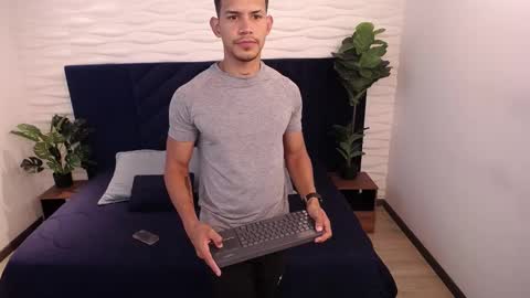 Dereck Myers online show from January 13, 3:23 am