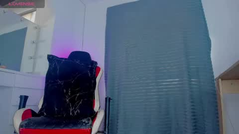 dereckhardd online show from April 15, 2:24 pm