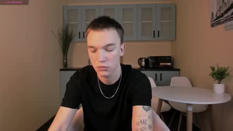 Snapshot of derek_banville chatting on November 13, 7:24 pm Derek online show from November 13, 7:24 pm