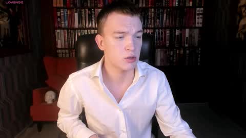 Snapshot of derek_banville chatting on November 14, 8:07 pm Derek online show from November 14, 8:07 pm