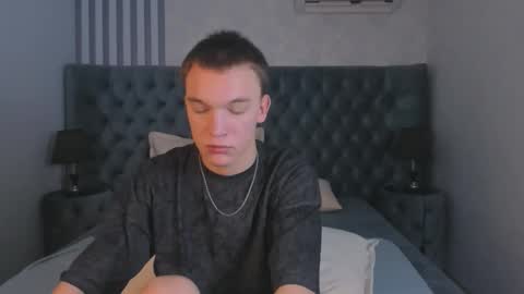 Snapshot of derek_banville chatting on November 19, 12:49 pm Derek online show from November 19, 12:49 pm