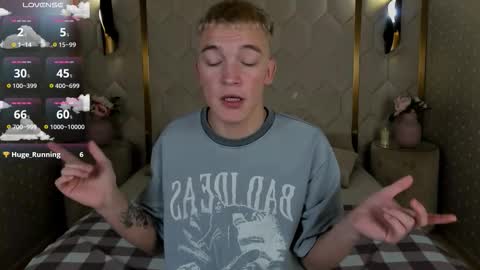 Snapshot of derek_banville chatting on December 17, 8:15 pm Derek online show from December 17, 8:15 pm