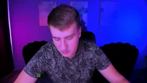 derek_hawk_ online show from December 4, 9:40 am