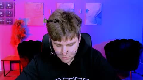 derek_hawk_ online show from March 22, 9:45 am