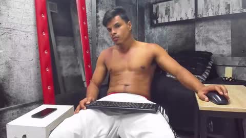 derek online show from February 3, 11:09 am