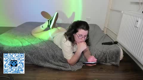 Derek online show from December 13, 7:53 pm