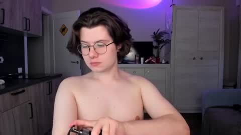 Snapshot of derek_shameless chatting on July 5, 7:21 pm Derek online show from July 5, 7:21 pm