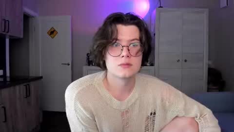 Snapshot of derek_shameless chatting on July 7, 8:35 pm Derek online show from July 7, 8:35 pm