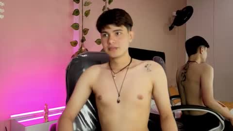 Snapshot of derek_sinn chatting on February 3, 8:47 pm derek_sinn online show from February 3, 8:47 pm