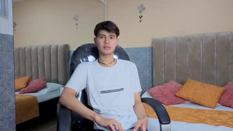 Snapshot of derek_sinn chatting on February 8, 1:36 pm derek_sinn online show from February 8, 1:36 pm