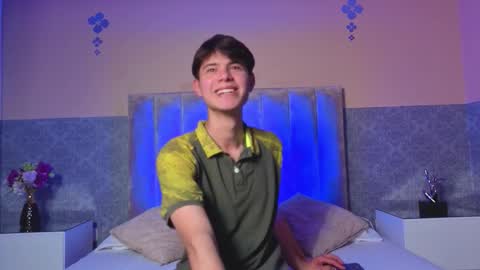 Snapshot of derek_sinn chatting on February 24, 9:13 pm derek_sinn online show from February 24, 9:13 pm