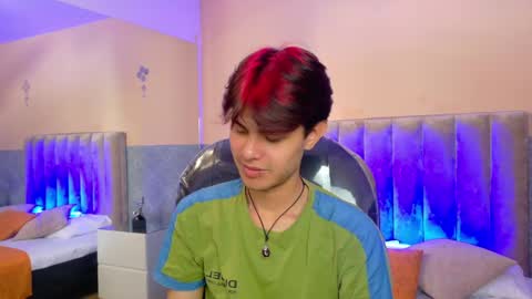 derek_sinn online show from May 30, 8:17 pm