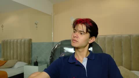 derek_sinn online show from June 2, 8:33 pm