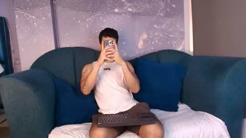 Snapshot of derek_voss chatting on June 19, 12:31 pm derek_voss online show from June 19, 12:31 pm