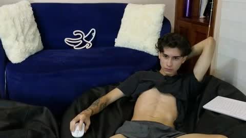 Derek online show from November 18, 10:47 pm