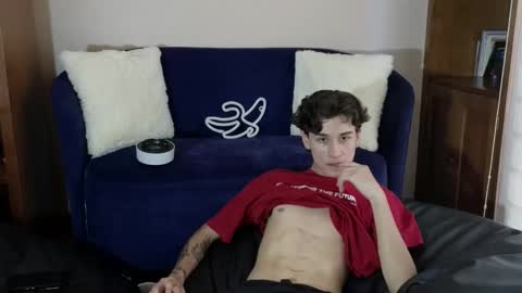 Derek online show from November 25, 8:31 pm